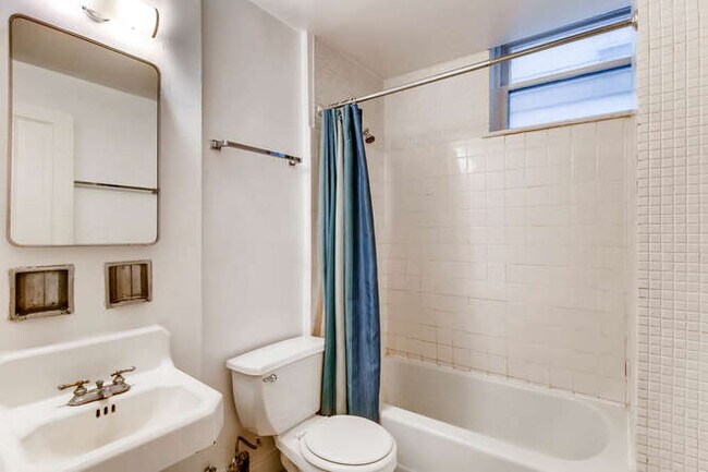Foto del edificio - 722 W 18th St
