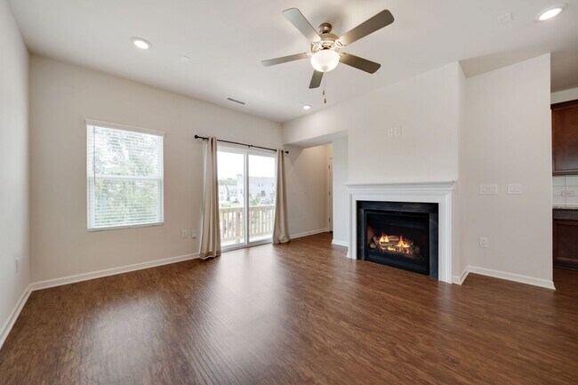 Photo - 4 Bed, 3.5 Ba in W.Cary - Pet Friendly! House