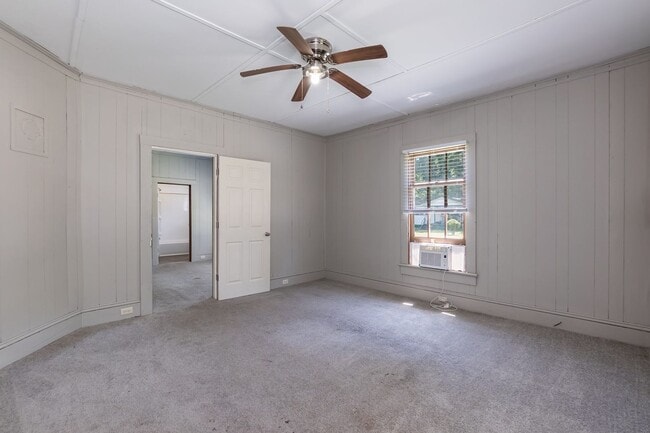 Building Photo - 1325 Clark St