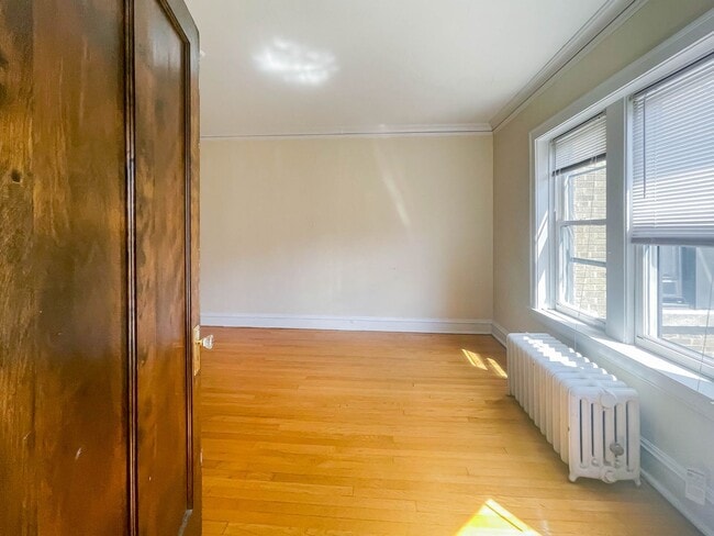 Building Photo - 4857 N Paulina St