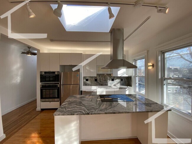 Foto del edificio - Sunny 3 Bed/ 2 Bath 15 Min Walk to Harvard