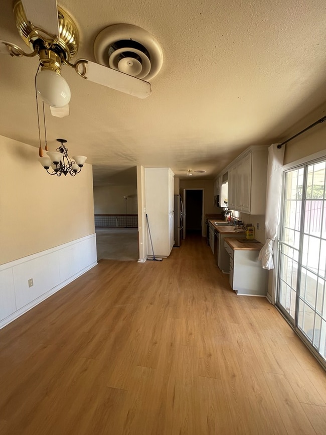 Foto del edificio - 302 E Harriet Ave