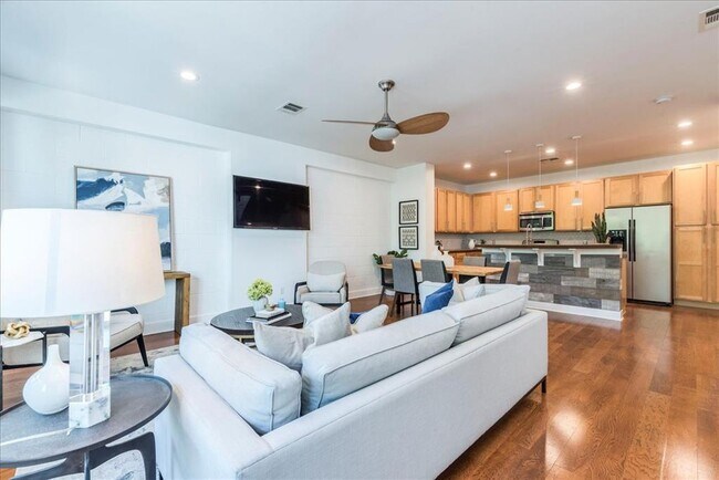 Foto del edificio - 2608 E 6th St