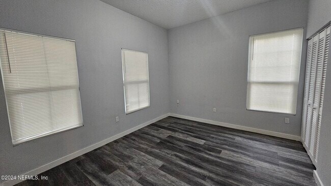 Building Photo - 1446 W 23rd St