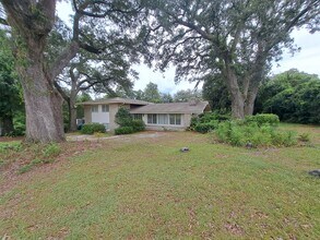 Building Photo - 8598 Meadowbrook Dr