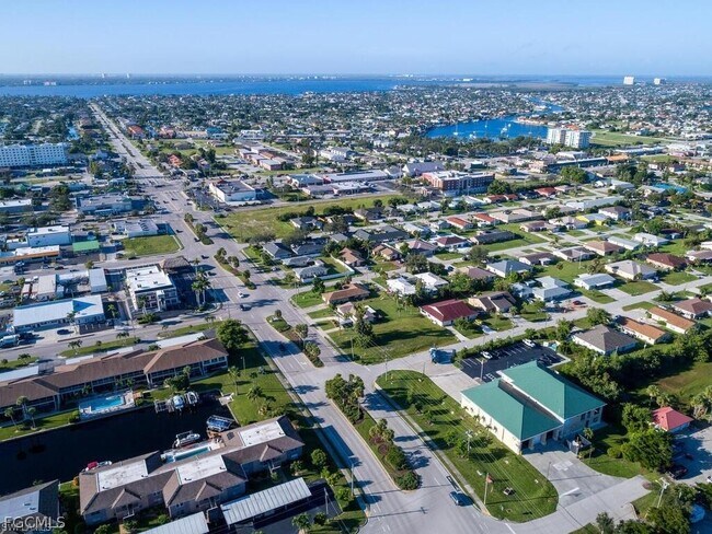 Foto del edificio - 718 SE 46th Ln