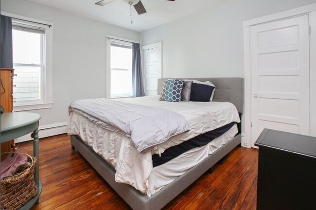 Foto del edificio - Updated 3 bed - Private Porch - In Unit Laundry