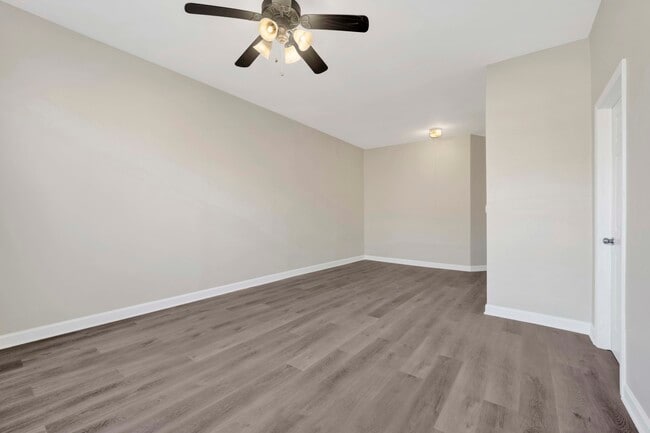 Foto del edificio - 3651 S Archer Ave