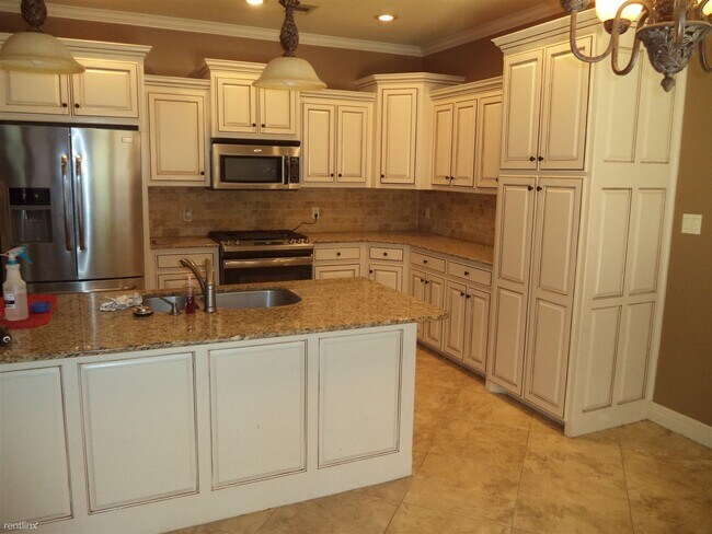 Building Photo - 3 br, 2 bath House - 128 Fox Chase Cir