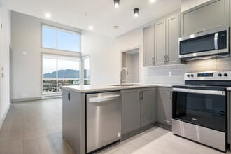 Building Photo - 45547-45547 Knight Rd