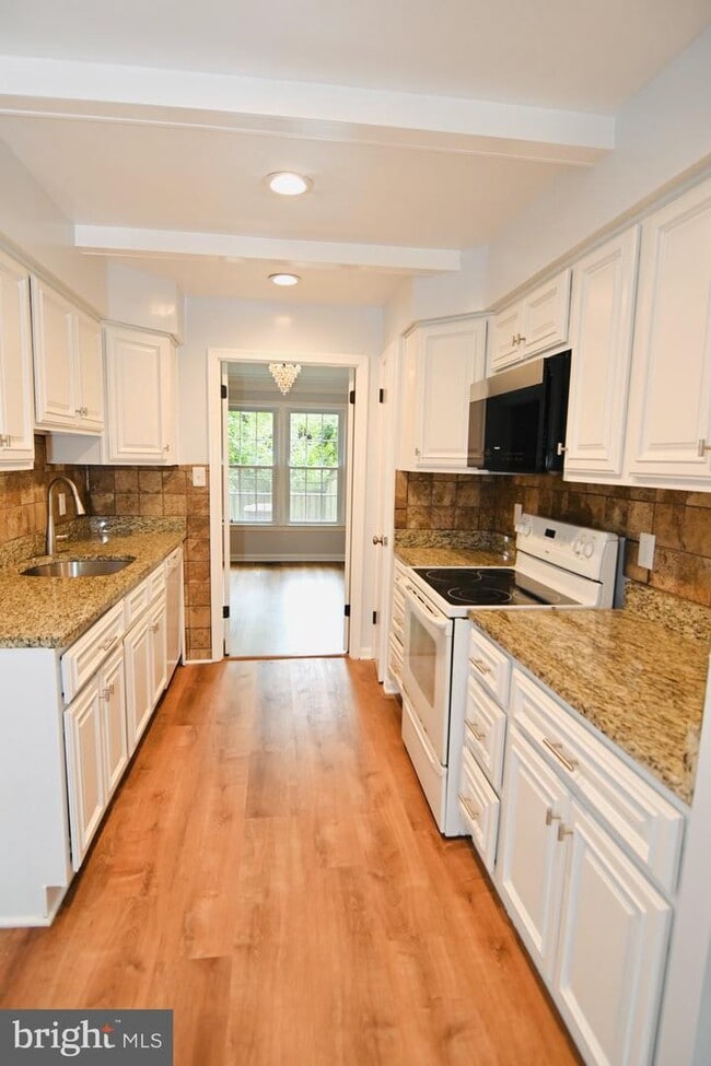 Photo - 1009 N Van Dorn St Townhome