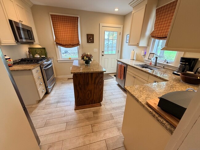 Building Photo - 113 Seaside Ave