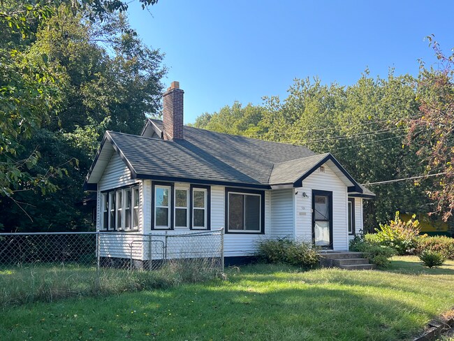 Building Photo - 501 Lincoln Ave
