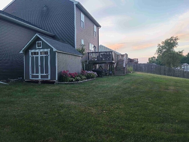 Building Photo - 717 Wild Flower Dr