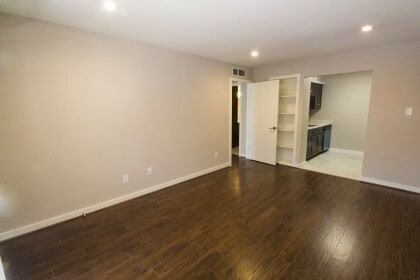 Foto del edificio - 845 Augusta Dr