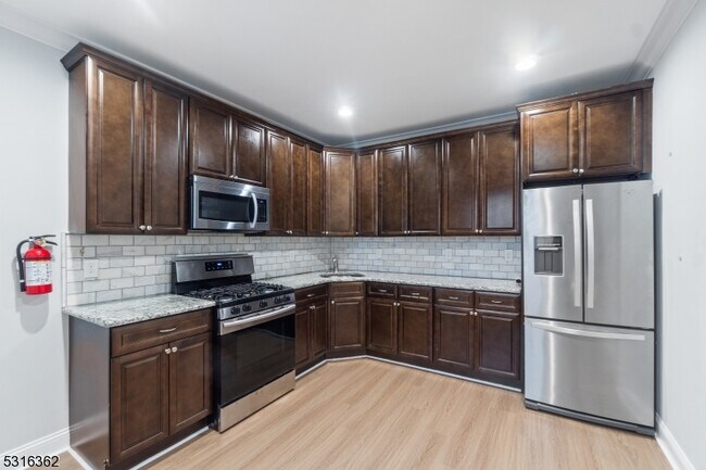 Building Photo - 84 Willet St