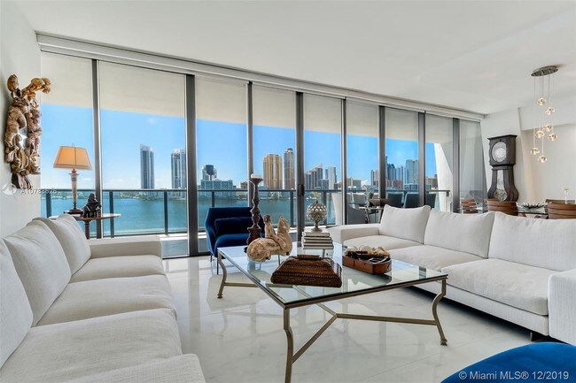 Foto del edificio - 5000 Island Estates Dr