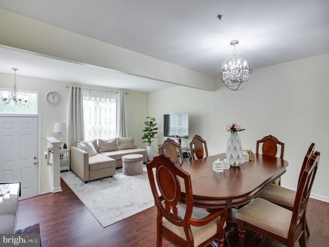 Foto del edificio - 8716 Pine Meadows Dr