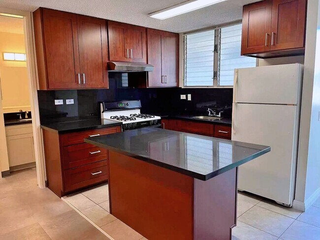 Foto del edificio - 1 Bedroom 1 Bathroom 1 Parking in Makiki