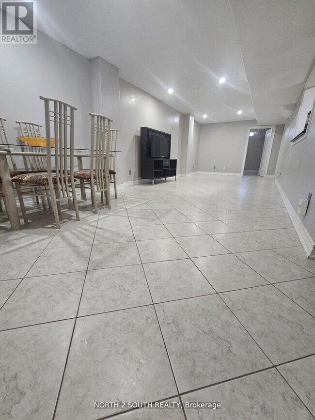 Building Photo - 12 Villandry Crescent