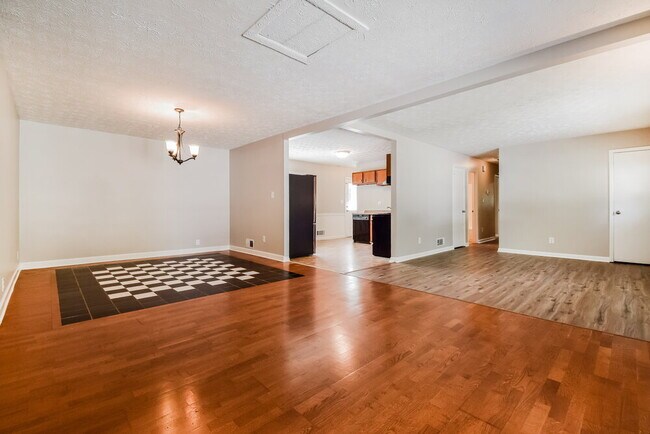 Building Photo - 8177 Kendrick Rd