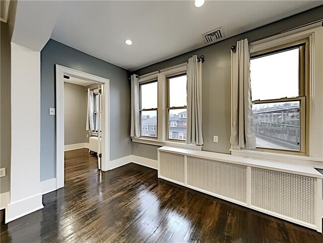 Building Photo - 1403 Tolma Ave