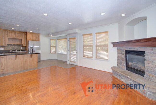 Building Photo - 259 Twin Bridges Ln S