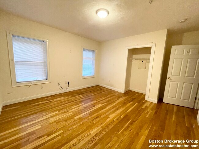 Foto del edificio - 128 Hillside St