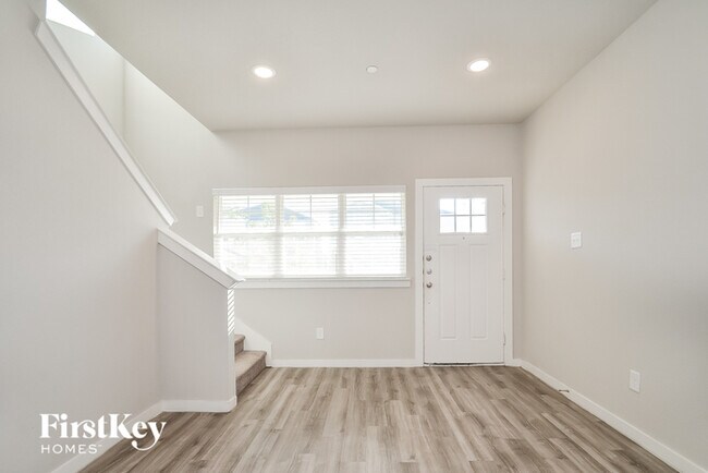 Building Photo - 615 Ava Trl