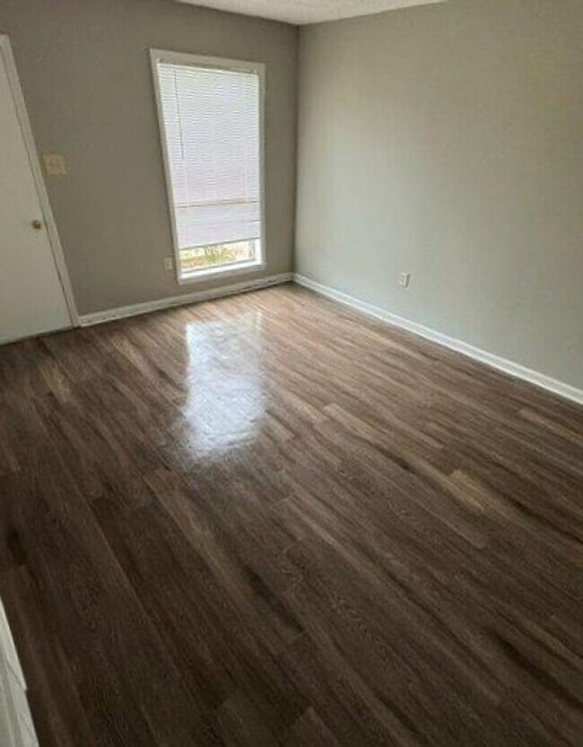 Building Photo - BELOW MARKET RENT!