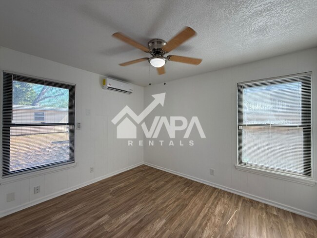 Foto del edificio - 247 Longview Dr