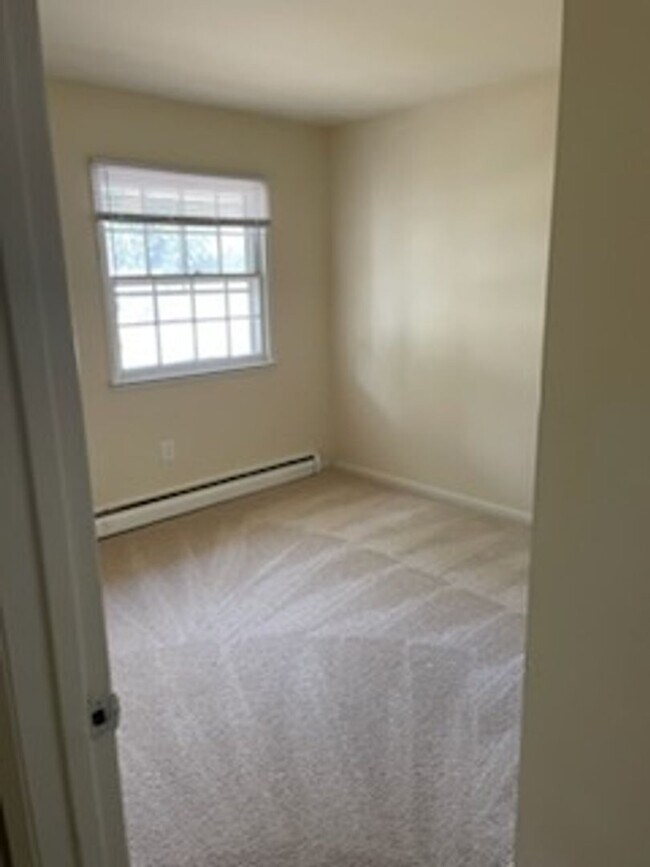 Building Photo - 4249 Glendale Rd