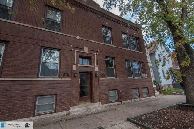 Building Photo - 1636 W Berwyn Ave