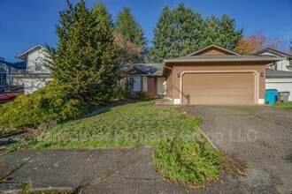 Building Photo - 1906 NE 151st Cir