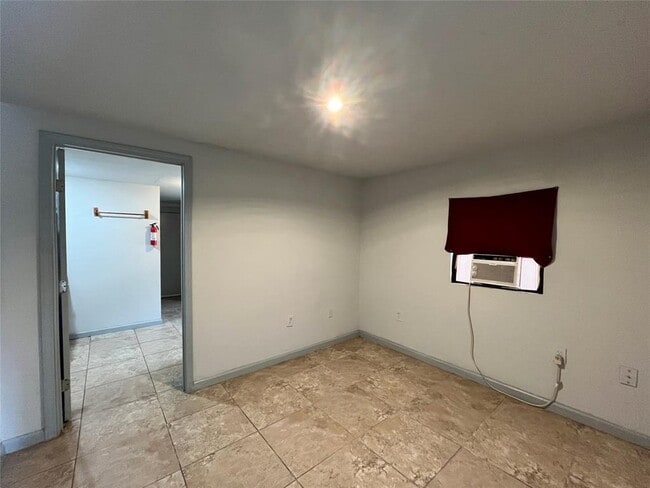 Building Photo - 2211 Schweikhardt St