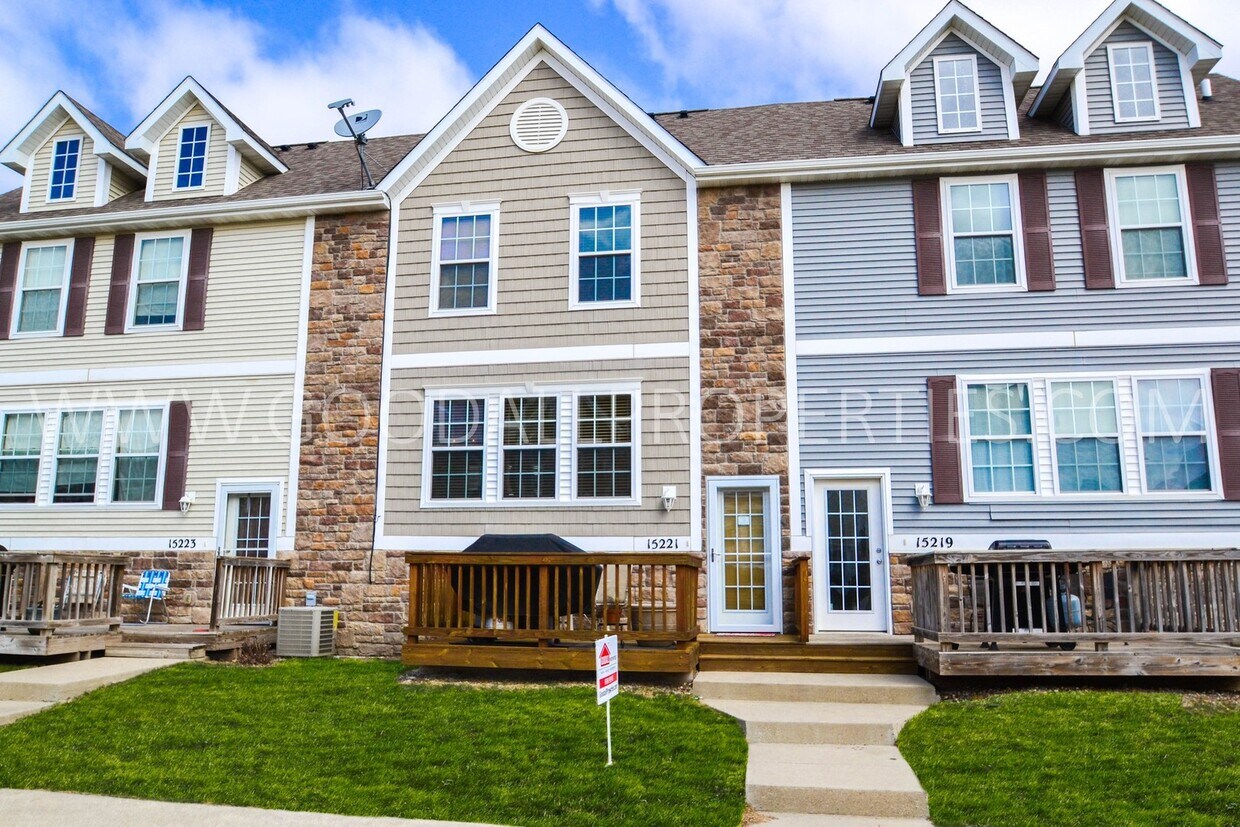 Foto principal - 2 Bath Town home in Urbandale