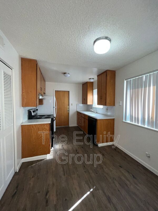 Foto del edificio - 3040 W Walnut Ave