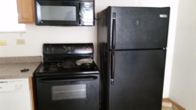 Building Photo - 3213 Center St NE