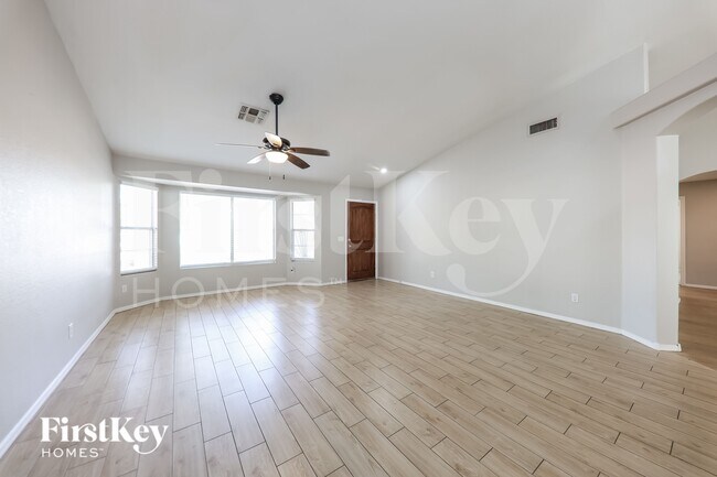 Foto del edificio - 8507 W Palm Ln