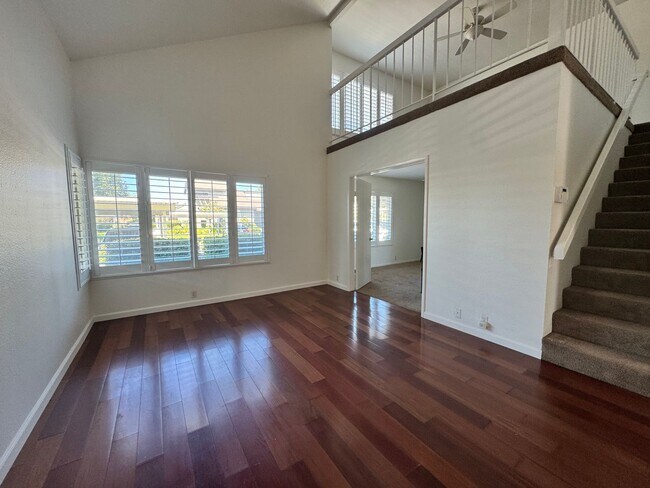 Foto del edificio - Beautiful bright townhome in Tierrasanta