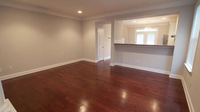 Building Photo - Breathtaking 2 Bd/2.5 Baths End-Unit Townh...