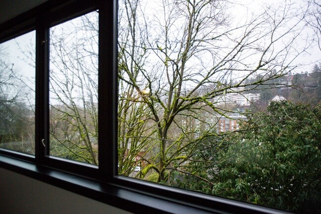 Photo - Goose Hollow 1 Bedroom Available Now ! Apartment