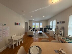Building Photo - 133 Putnam Ave
