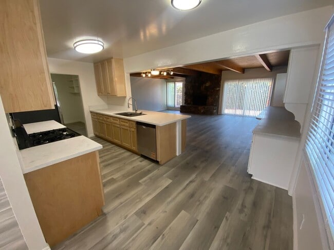 Building Photo - 3-Bed, 1-Bath Home, + Bonus Room/Office .....