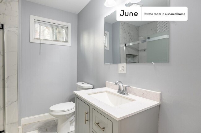 Foto del edificio - Private bedroom in 4 bed/1 bath Home