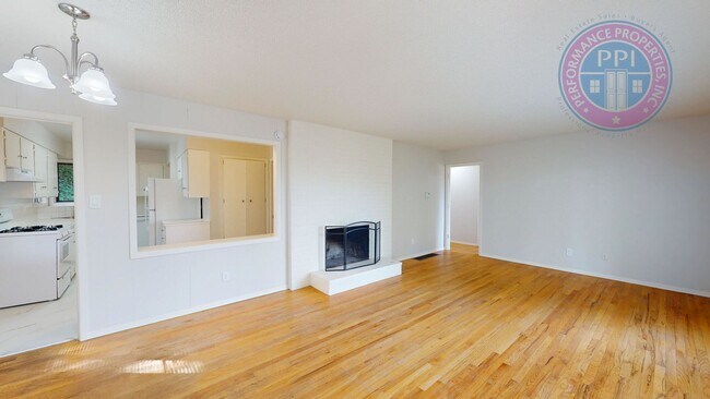 Foto del edificio - Lake Oswego/ Palisades - 3bd/2bth Hardwoods, Finished Daylight Basement with Bonus Rooms, Pet Fri...