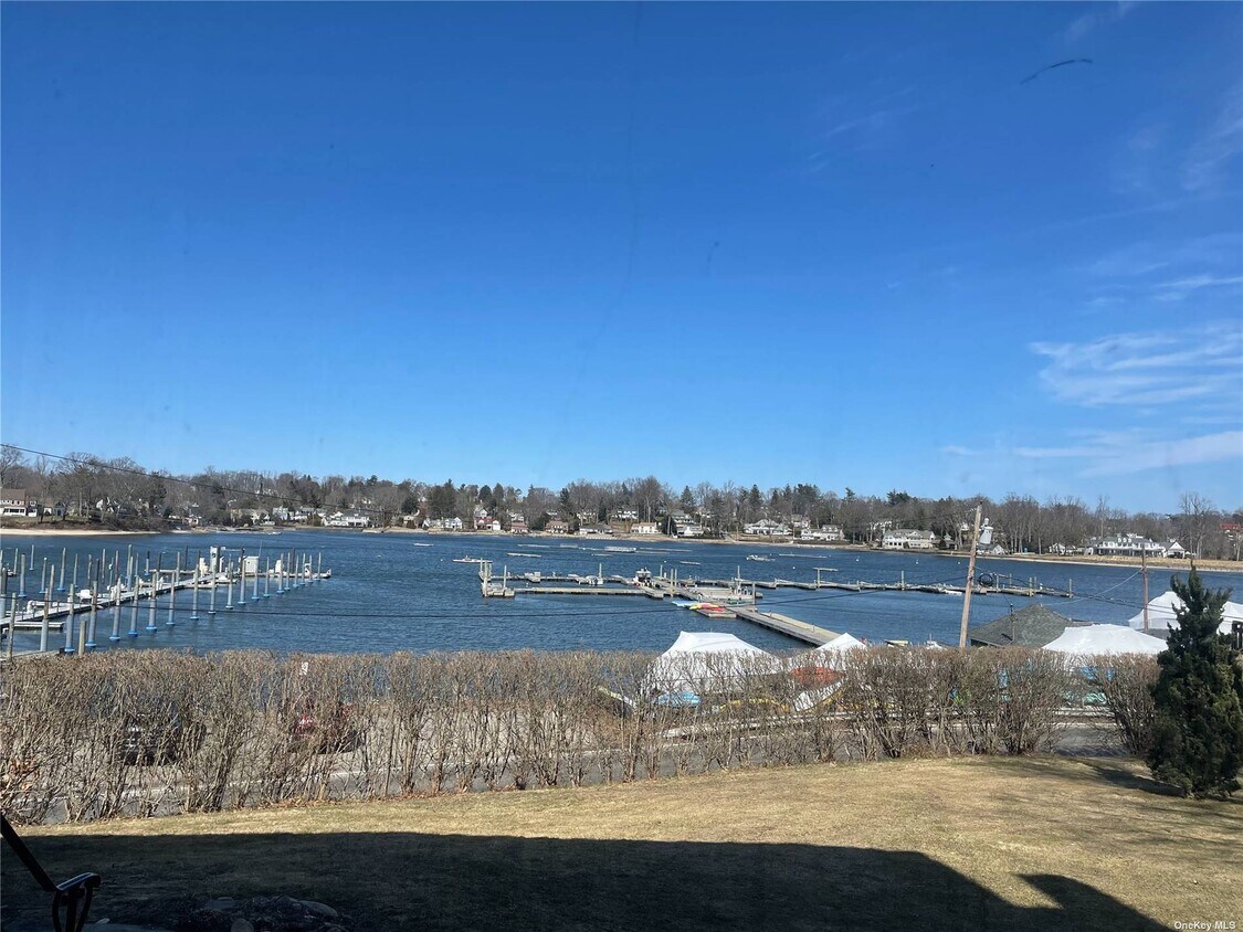 Foto principal - 307 W Shore Rd