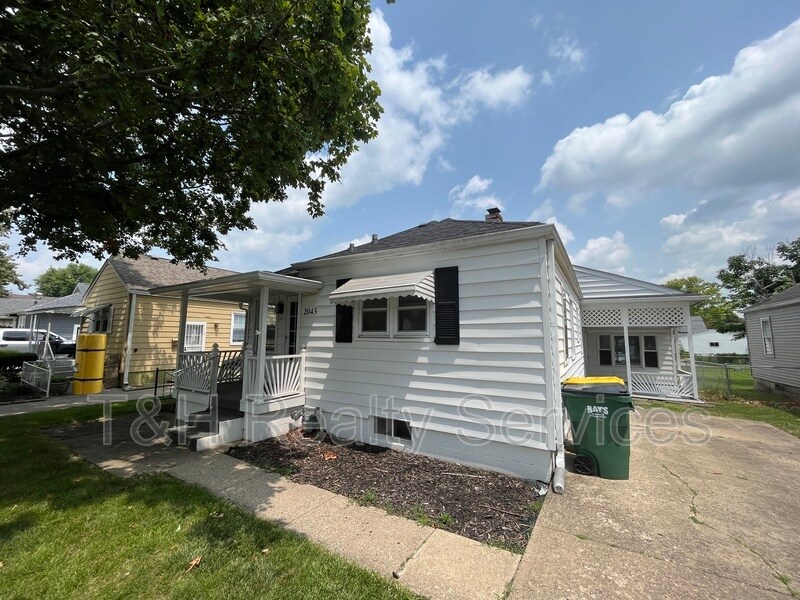 2043 Gerrard Ave, Speedway, IN 46224 House Rental in Speedway, IN
