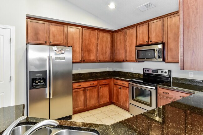 Building Photo - 2901 N Hartland Dr