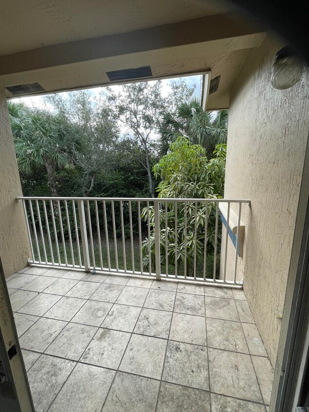 1115 Golden Lakes Blvd Unit 523, Royal Palm Beach, FL 33411 Condo for